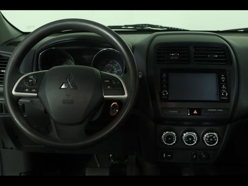 Used 2018 Mitsubishi Outlander Sport ES FWD image 3
