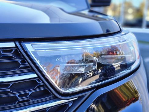 Used 2022 Ford Explorer XLT w/ Equipment Group 202A image 10