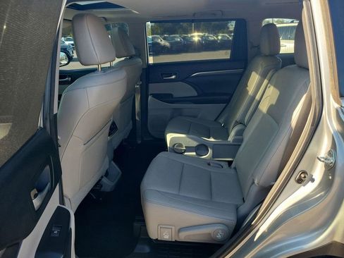 Used 2018 Toyota Highlander Limited image 20