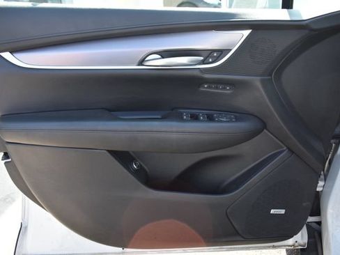 Used 2017 Cadillac XT5 Luxury w/ Driver Awareness Package FWD image 20