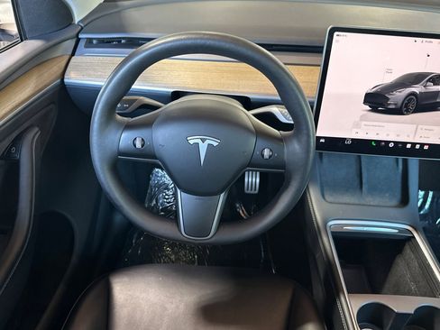 Used 2023 Tesla Model Y Performance AWD/4WD image 4