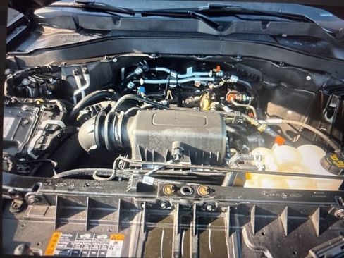 Used 2024 Ford Explorer XLT w/ Equipment Group 202A AWD/4WD image 6