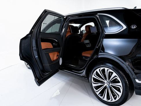 New 2025 Bentley Bentayga Extended Wheelbase image 20