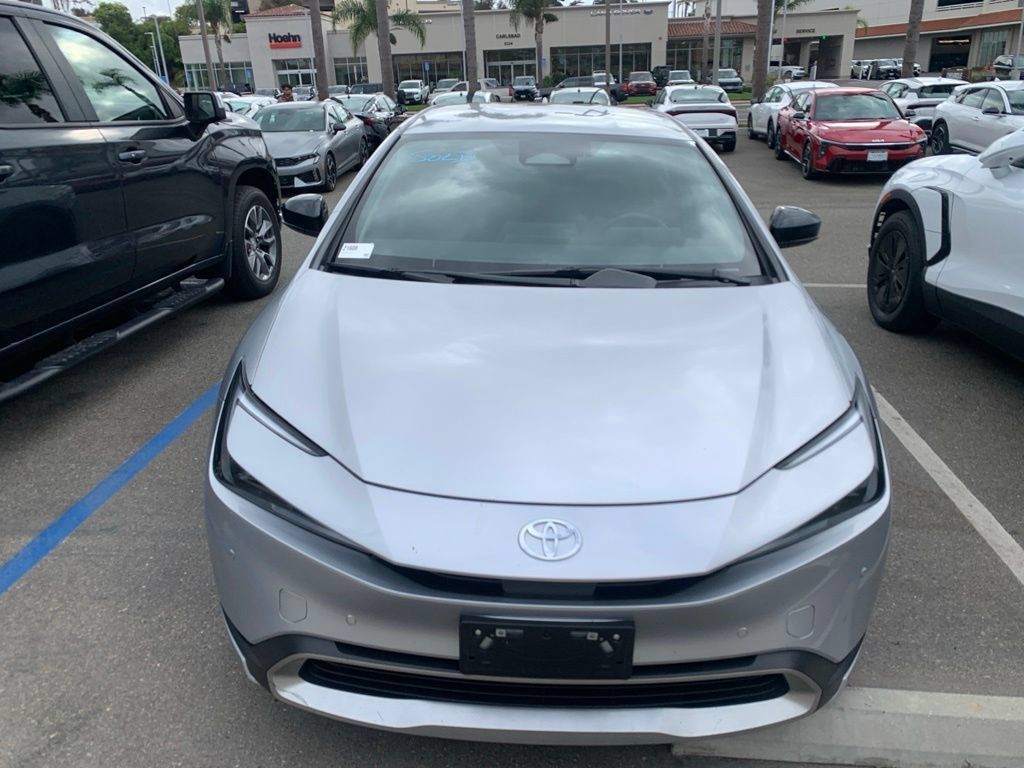 Used 2025 Toyota Prius Plug-In Hybrid FWD image 4
