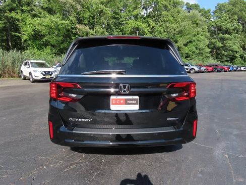 New 2026 Honda Odyssey Touring image 5
