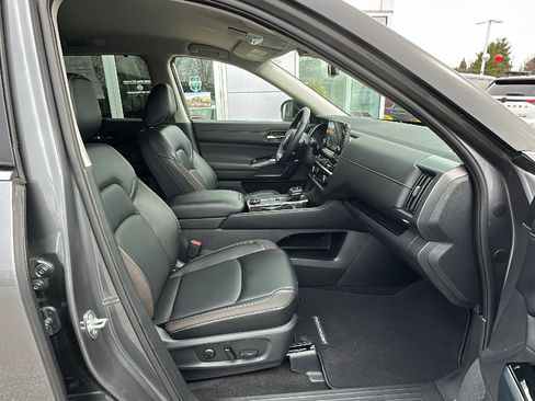 Certified 2023 Nissan Pathfinder SL image 22