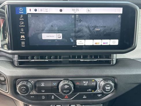 New 2025 Jeep Gladiator Sport image 19