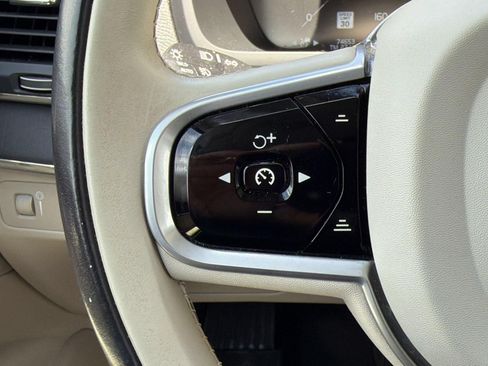 Used 2020 Volvo XC90 T6 Momentum AWD/4WD image 16