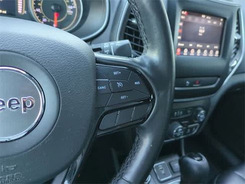 Used 2020 Jeep Cherokee Latitude Plus image 25