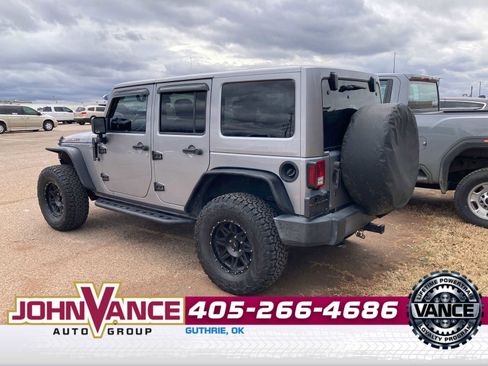 Used 2016 Jeep Wrangler Unlimited Rubicon w/ Connectivity Group image 5