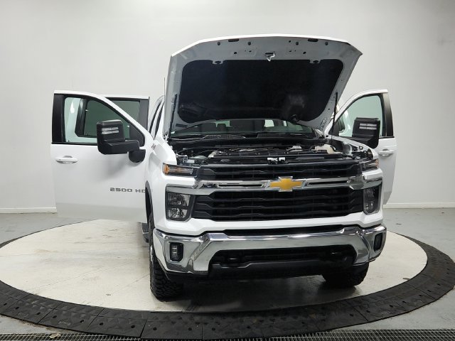 Used 2025 Chevrolet Silverado 2500 LT AWD/4WD image 11
