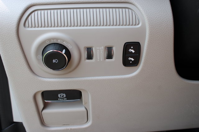 Used 2022 Jeep Wagoneer Series III w/ Premium Group I AWD/4WD image 15
