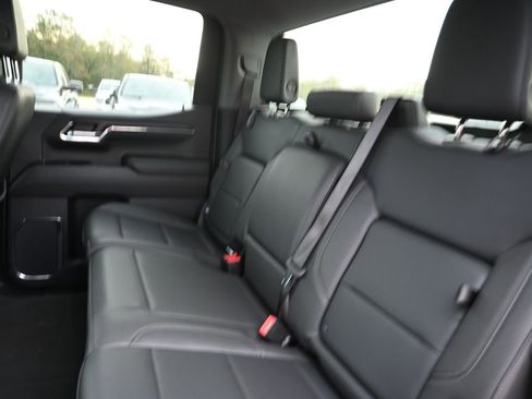 Used 2024 GMC Sierra 1500 SLT image 17
