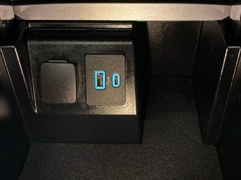 Used 2021 Ford Explorer XLT w/ Equipment Group 202A image 38