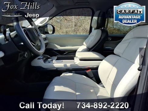Used 2025 Lincoln Navigator L Reserve AWD/4WD image 17