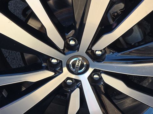 Used 2021 Nissan Altima 2.5 SR w/ SR Premium Package FWD image 32