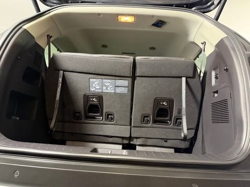 Used 2025 Kia Carnival EX image 30