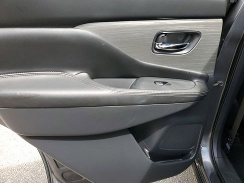 Used 2018 Nissan Murano SV FWD image 16