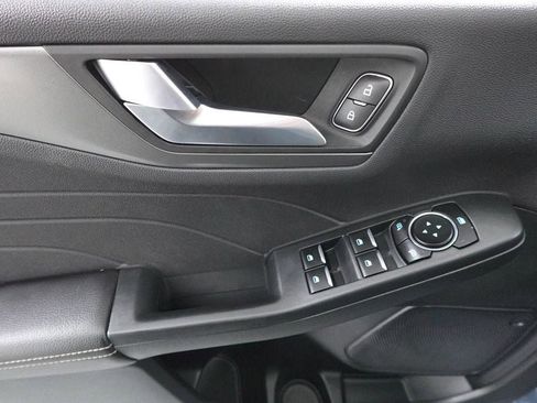 Used 2023 Ford Escape SE image 9