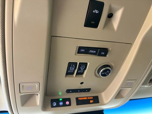 Used 2017 Cadillac Escalade Premium Luxury image 36