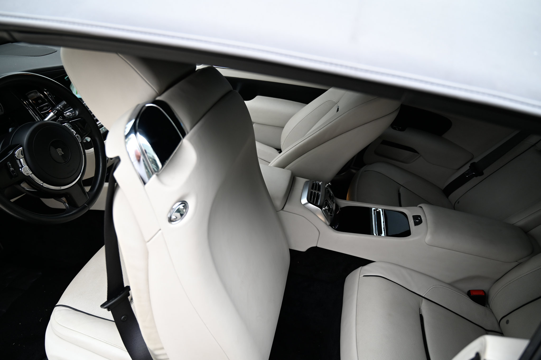Used 2018 Rolls-Royce Dawn RWD image 35