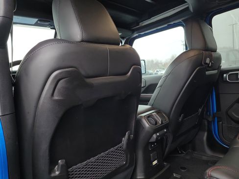 Used 2024 Jeep Wrangler Unlimited Rubicon w/ Technology Group image 12