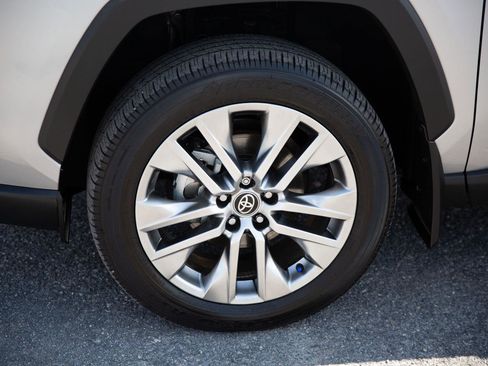 Used 2023 Toyota RAV4 XLE Premium image 20