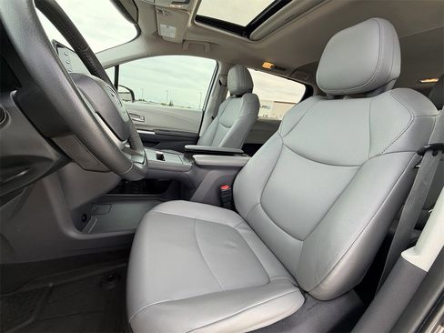 Used 2023 Toyota Sienna XLE image 26