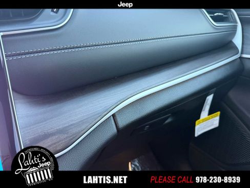 New 2025 Jeep Grand Cherokee Limited image 36