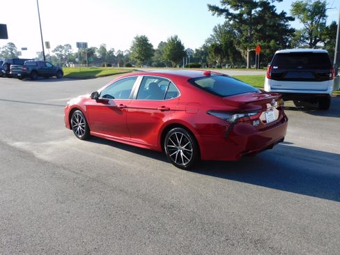 Used 2021 Toyota Camry SE image 7