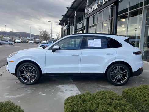 Used 2023 Porsche Cayenne image 8