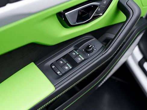 Used 2022 Lamborghini Urus image 40