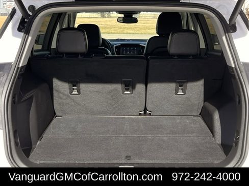 Used 2023 GMC Terrain SLT image 32