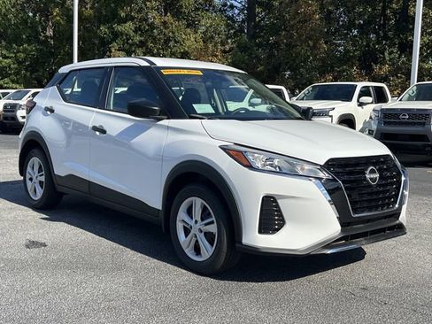 New 2025 Nissan Kicks Play S image 2