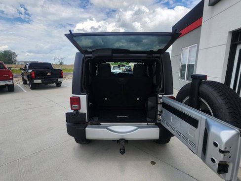 Used 2012 Jeep Wrangler Sahara w/ Dual Top Group AWD/4WD image 21