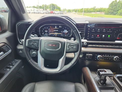 Used 2022 GMC Sierra 1500 SLT w/ SLT Premium Package AWD/4WD image 16