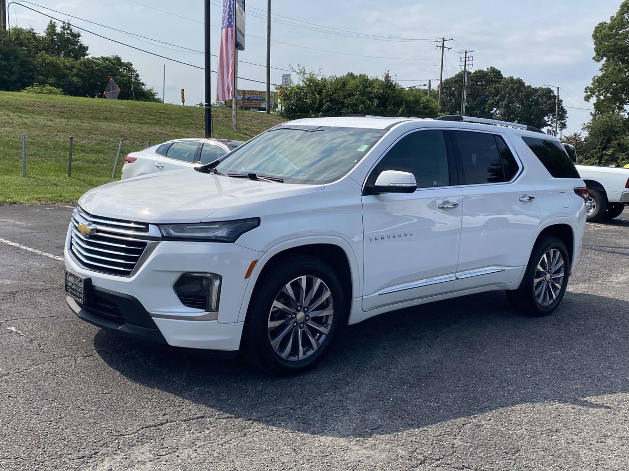 Used 2023 Chevrolet Traverse Premier AWD/4WD image 3
