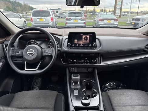 Used 2022 Nissan Rogue SV image 13