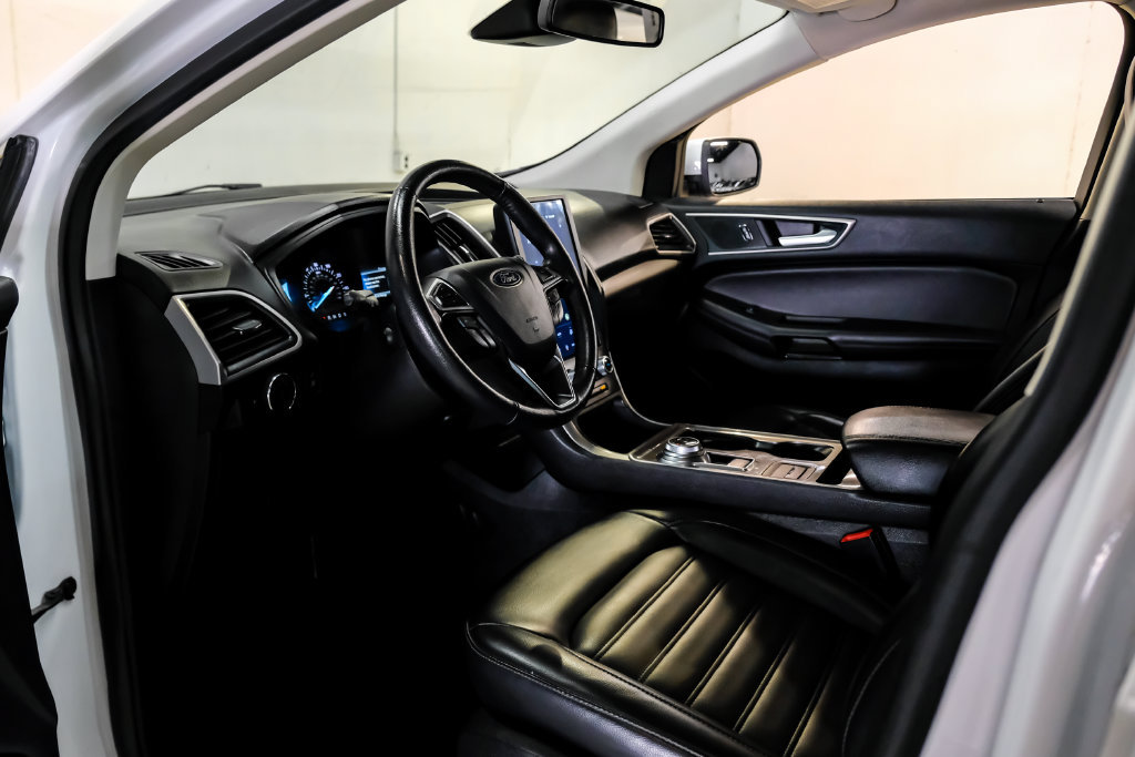 Used 2024 Ford Edge SEL w/ Convenience Package AWD/4WD image 3