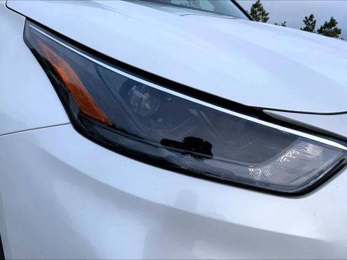 Used 2023 Toyota Highlander XLE image 27