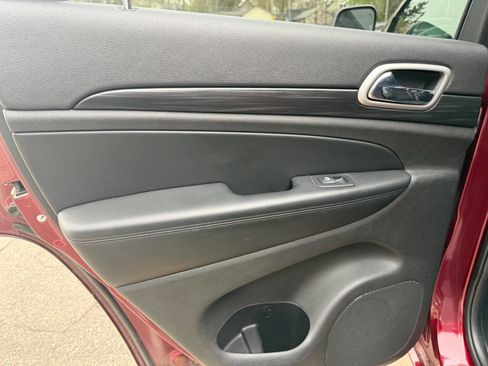 Used 2020 Jeep Grand Cherokee Altitude AWD/4WD image 11