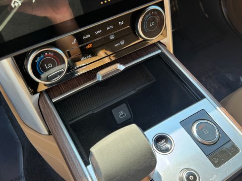 Used 2023 Land Rover Range Rover Long Wheelbase Autobiography AWD/4WD image 39