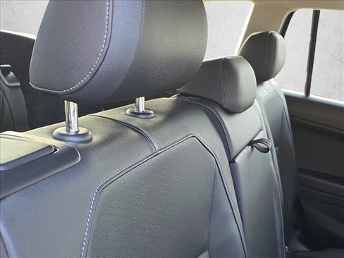 Used 2018 Volkswagen Tiguan SE w/ 3rd Row Seat Package image 20