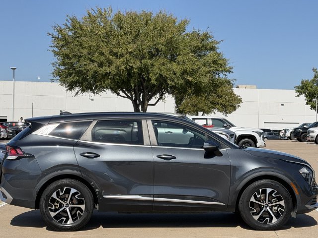Used 2023 Kia Sportage EX FWD image 3