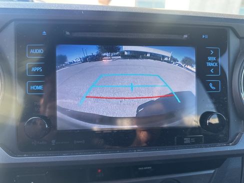 Used 2018 Toyota Tacoma TRD Sport image 10