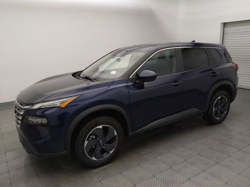 Used 2024 Nissan Rogue SV AWD/4WD image 2