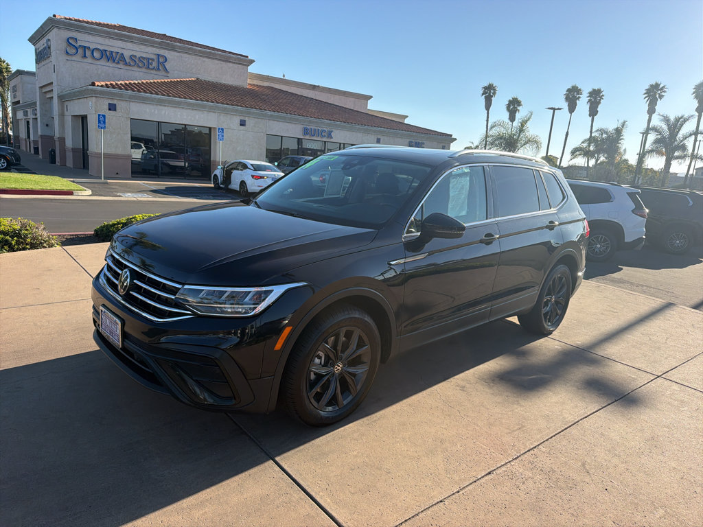 Used 2024 Volkswagen Tiguan SE FWD image 1