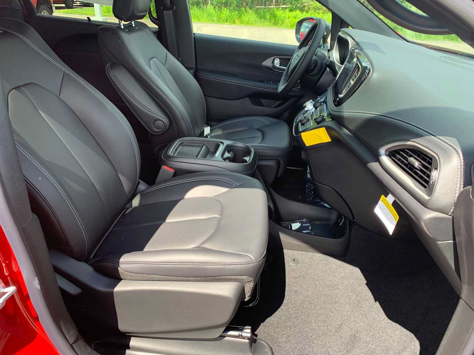 New 2027 Chrysler Pacifica Select FWD image 17