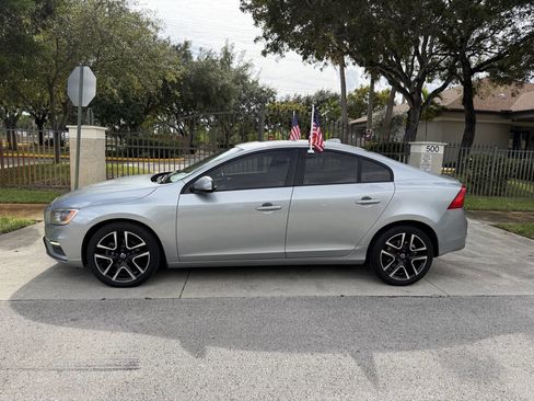 Used 2017 Volvo S60 T5 Dynamic image 3