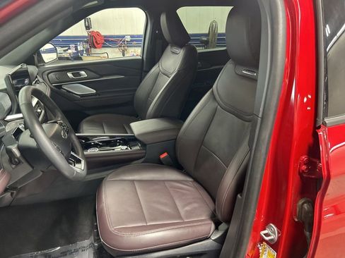 Certified 2025 Ford Explorer Platinum image 12